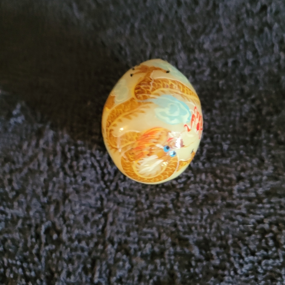 Stone egg - Picture 1 of 5